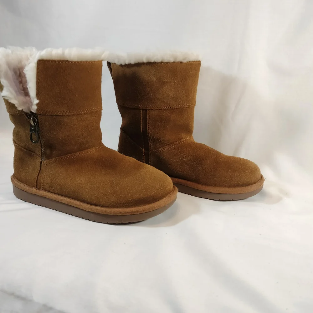 Koolaburra by‎ UGG; Aribel; Tan Suede Boots with Cream Fur Lining